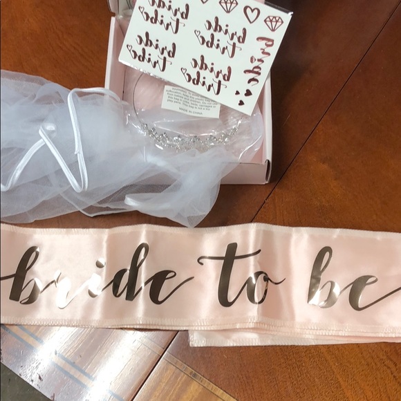 Bridal shower kit for the bride - Picture 3 of 5